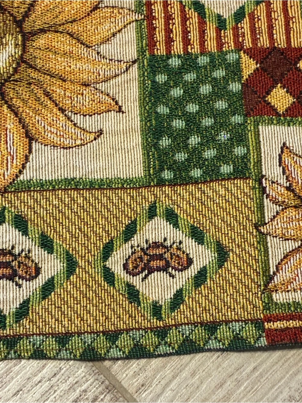 4 SUNFLOWER AND HONEY BEES TAPESTRY PLACEMATS
